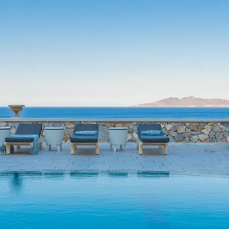 Epavlis & Hotel 4*