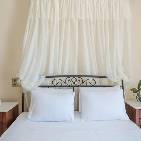 Epavlis & 4* Kamari (Santorini)