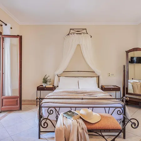 Epavlis & Kamari (Santorini)