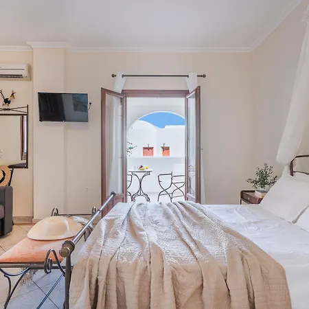 Epavlis & Hotel