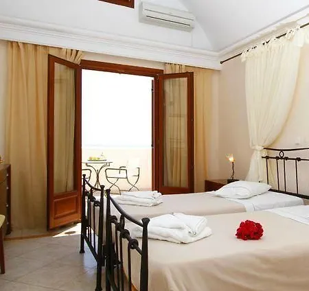 Epavlis & 4* Kamari (Santorini)