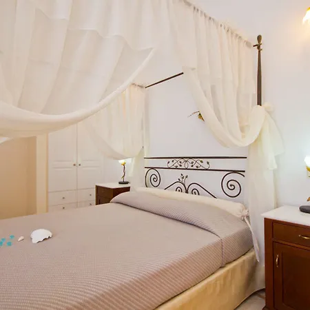 Epavlis & 4* Kamari (Santorini)