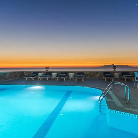 Epavlis & Hotel 4*